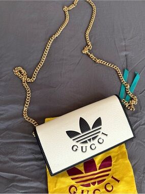 Gucci White Leather Crossbody with Black Logo and Gold Chain